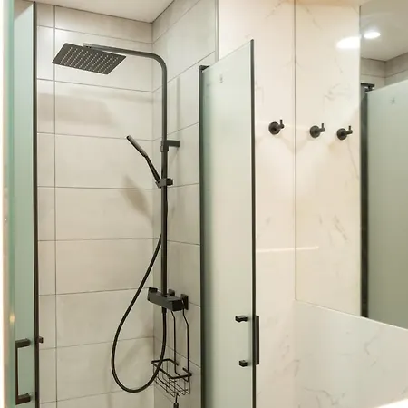 New! Luxury 2br Retreat, 2 Baths, Ac, Citycenter Daire Lisboa