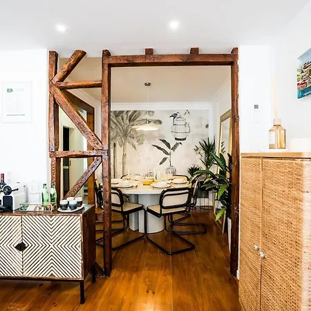 New! Luxury 2br Retreat, 2 Baths, Ac, Citycenter * リスボン