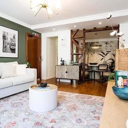 New! Luxury 2br Retreat, 2 Baths, Ac, Citycenter Daire