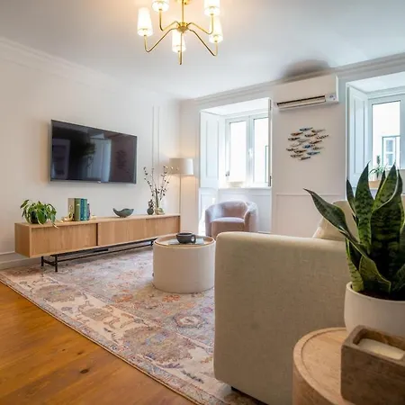New! Luxury 2br Retreat, 2 Baths, Ac, Citycenter リスボン
