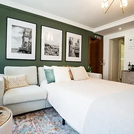 Daire New! Luxury 2br Retreat, 2 Baths, Ac, Citycenter Lisboa
