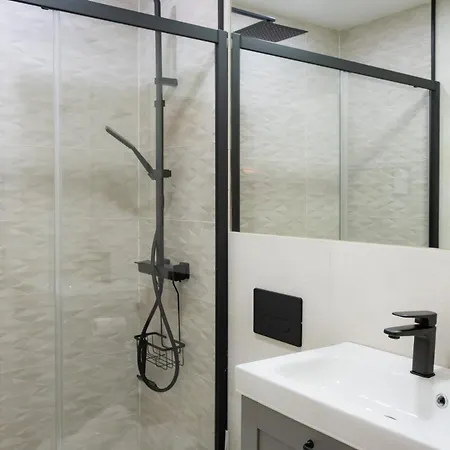 公寓 New! Luxury 2br Retreat, 2 Baths, Ac, Citycenter Lisboa